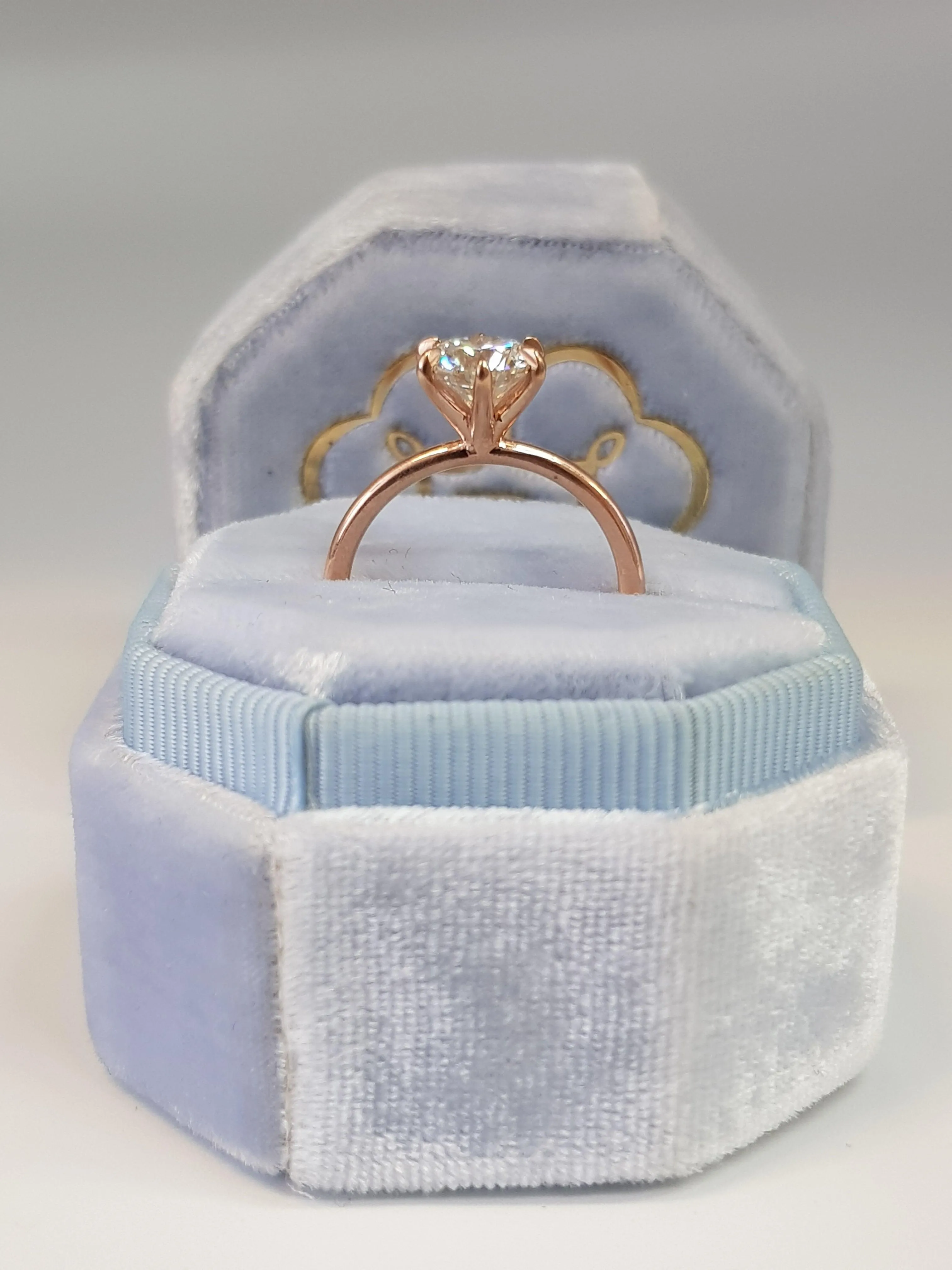 1.01 Carat Round Brilliant Cut Six Prongs Diamond Engagement Ring in Rose Gold