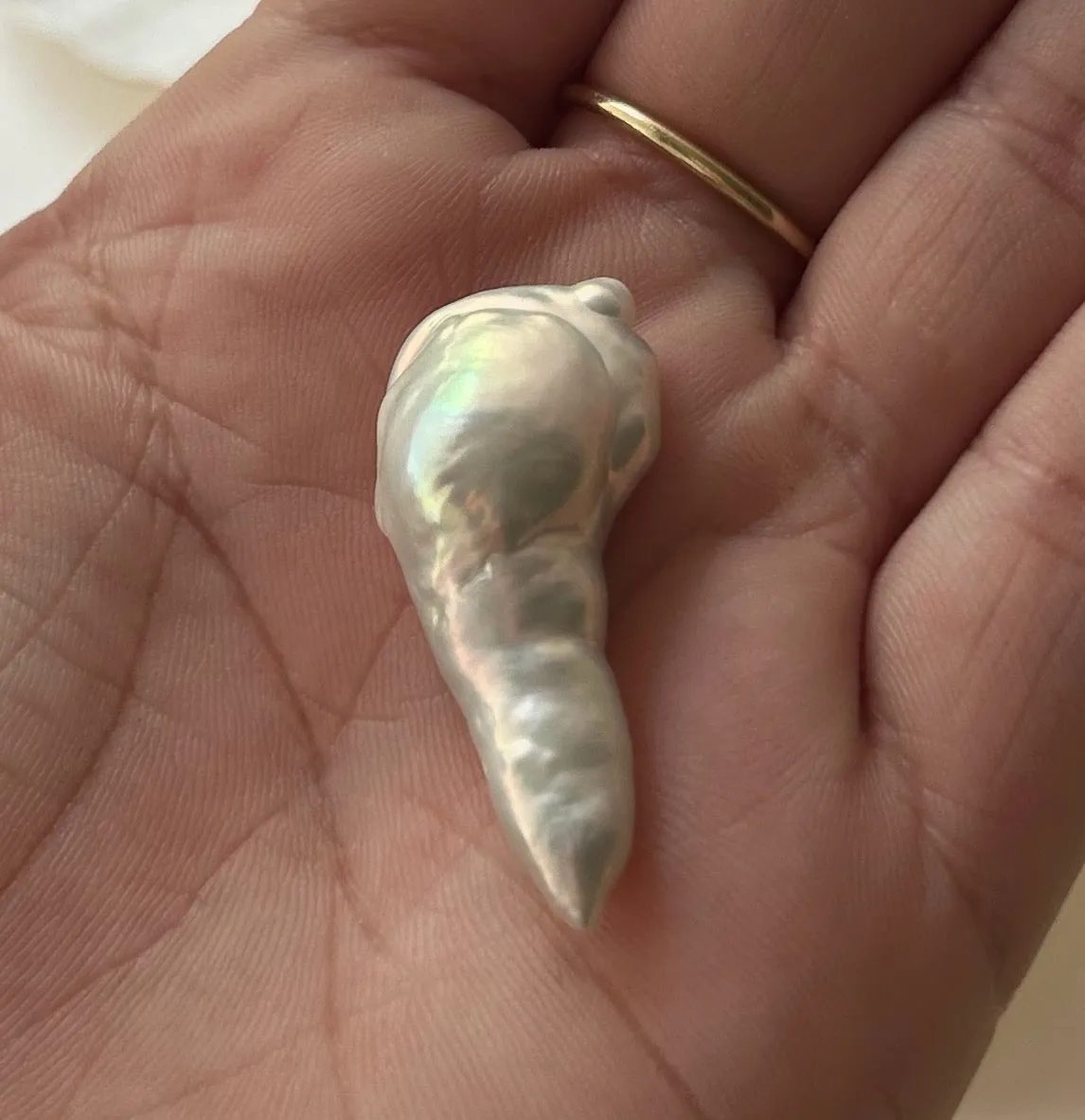 LARGE FRESHWATER ONE-OF-A-KIND SHAPED PEARL